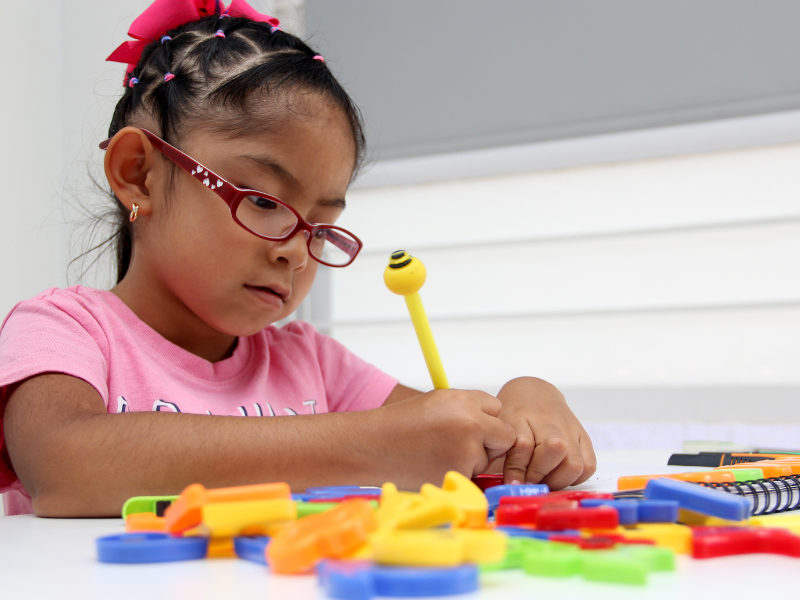 L’intelligence artificielle et la génétique pour prédire le développement cognitif des enfants vivant avec l’autisme